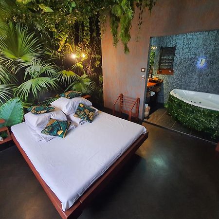 Tropicana Jacuzzi Apartment Krakow Luaran gambar