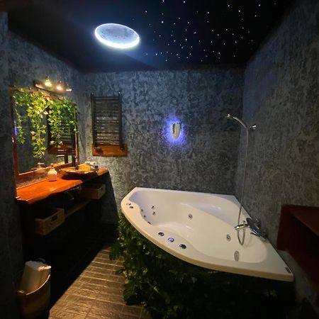 Tropicana Jacuzzi Apartment Krakow Luaran gambar