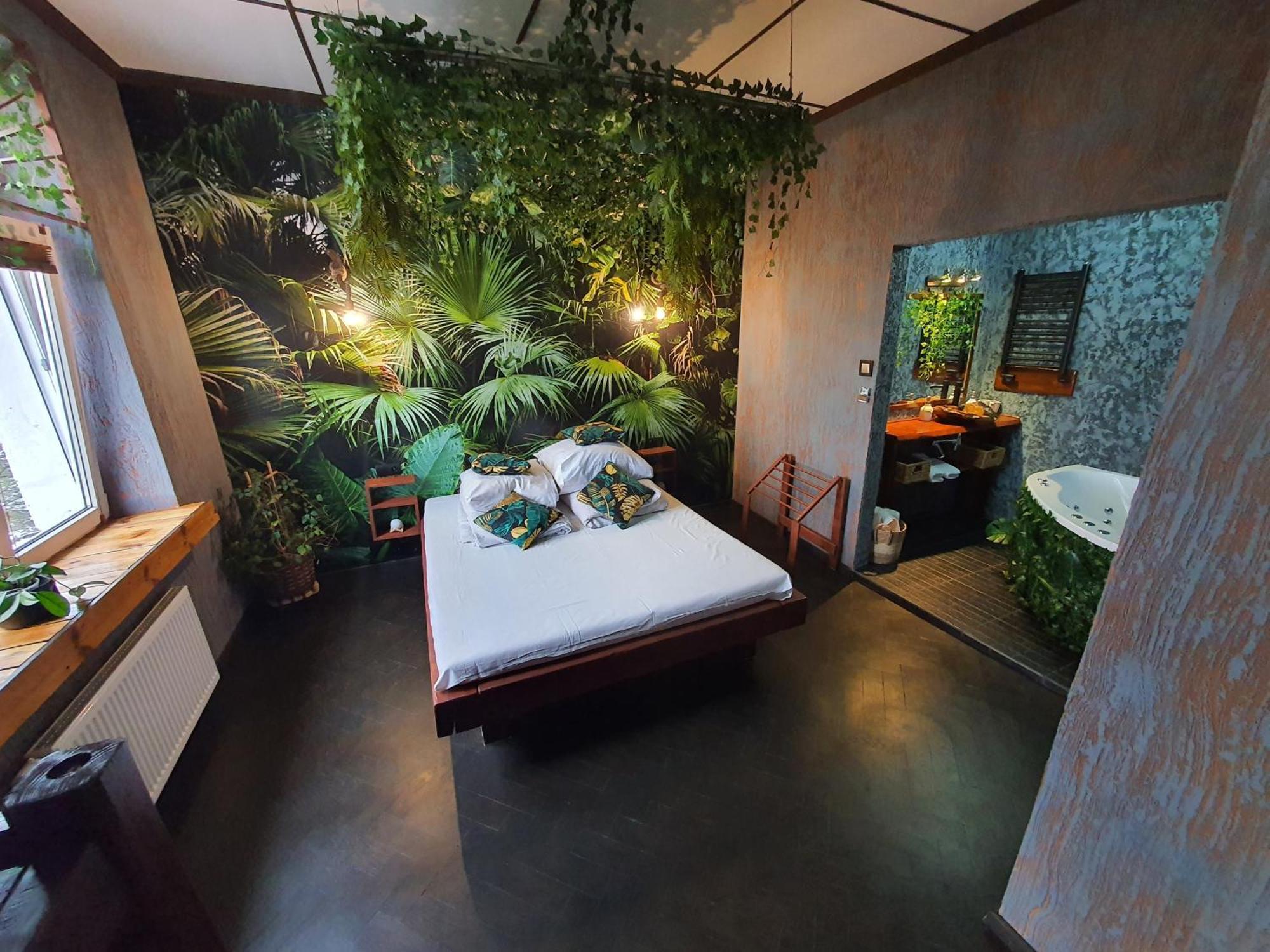 Tropicana Jacuzzi Apartment Krakow Luaran gambar