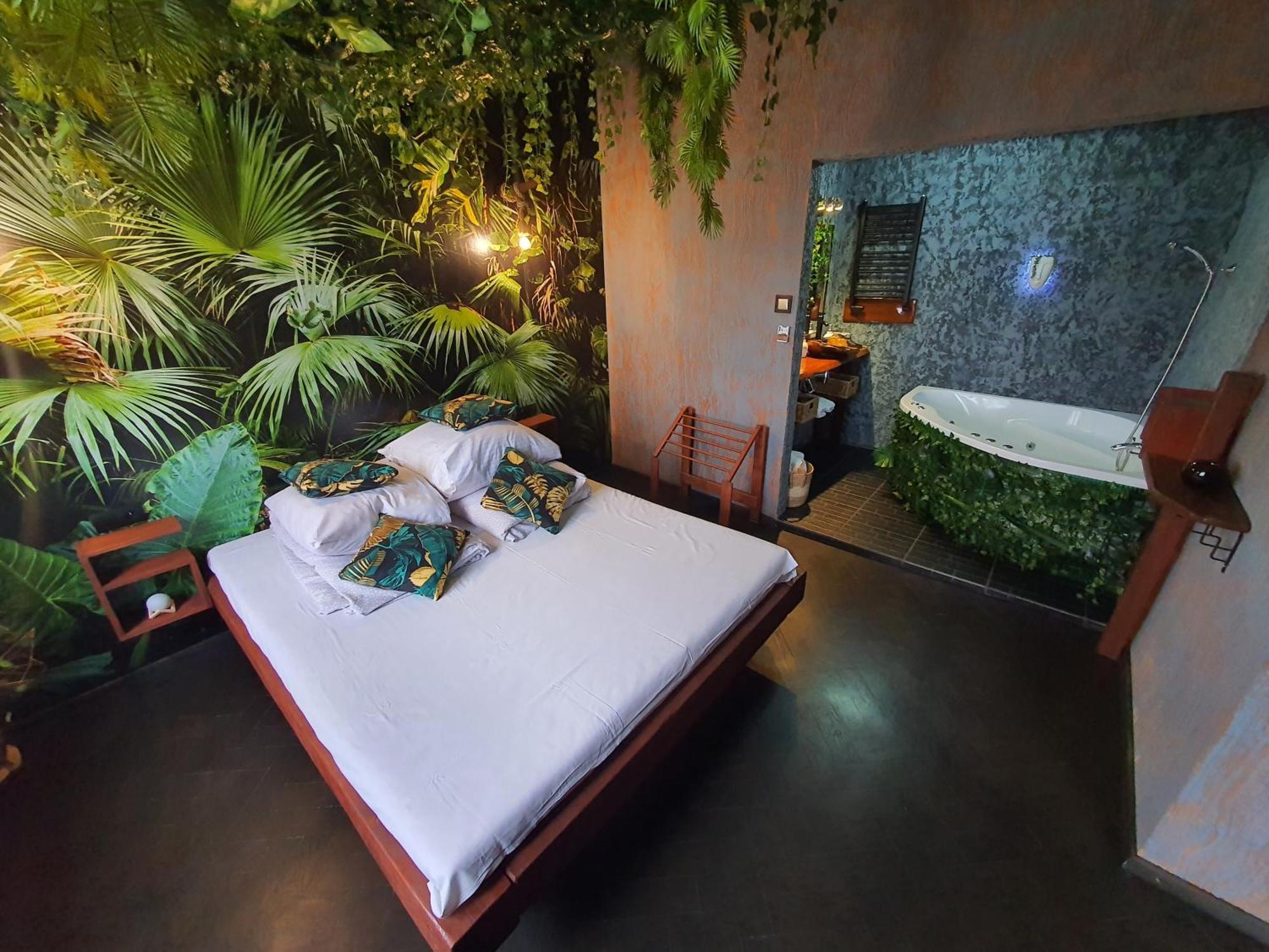 Tropicana Jacuzzi Apartment Krakow Luaran gambar