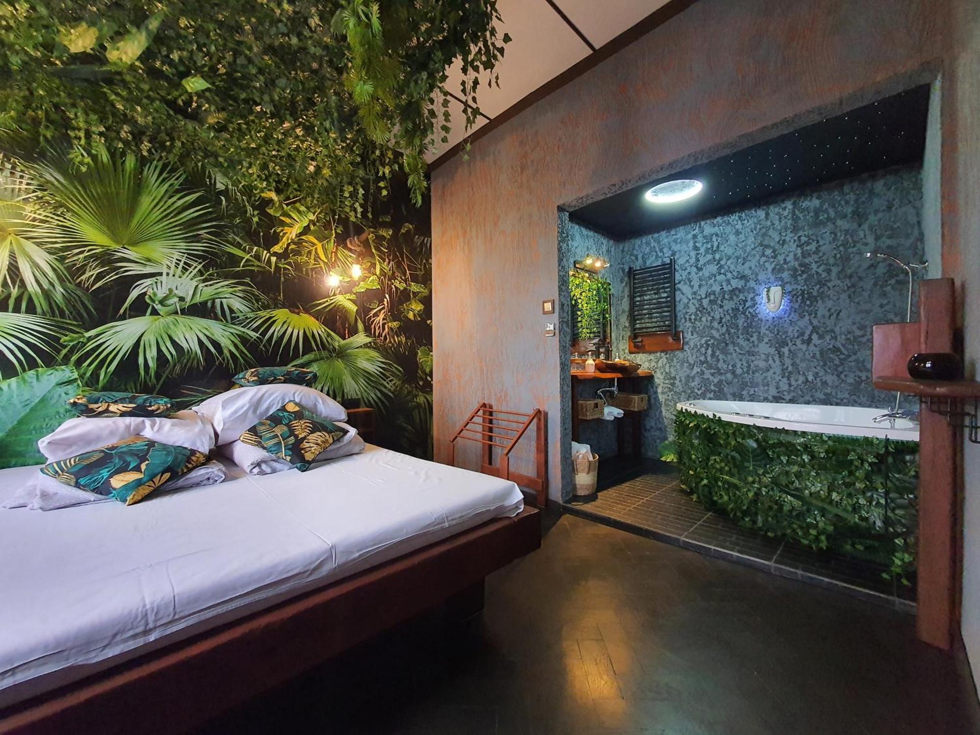 Tropicana Jacuzzi Apartment Krakow Luaran gambar